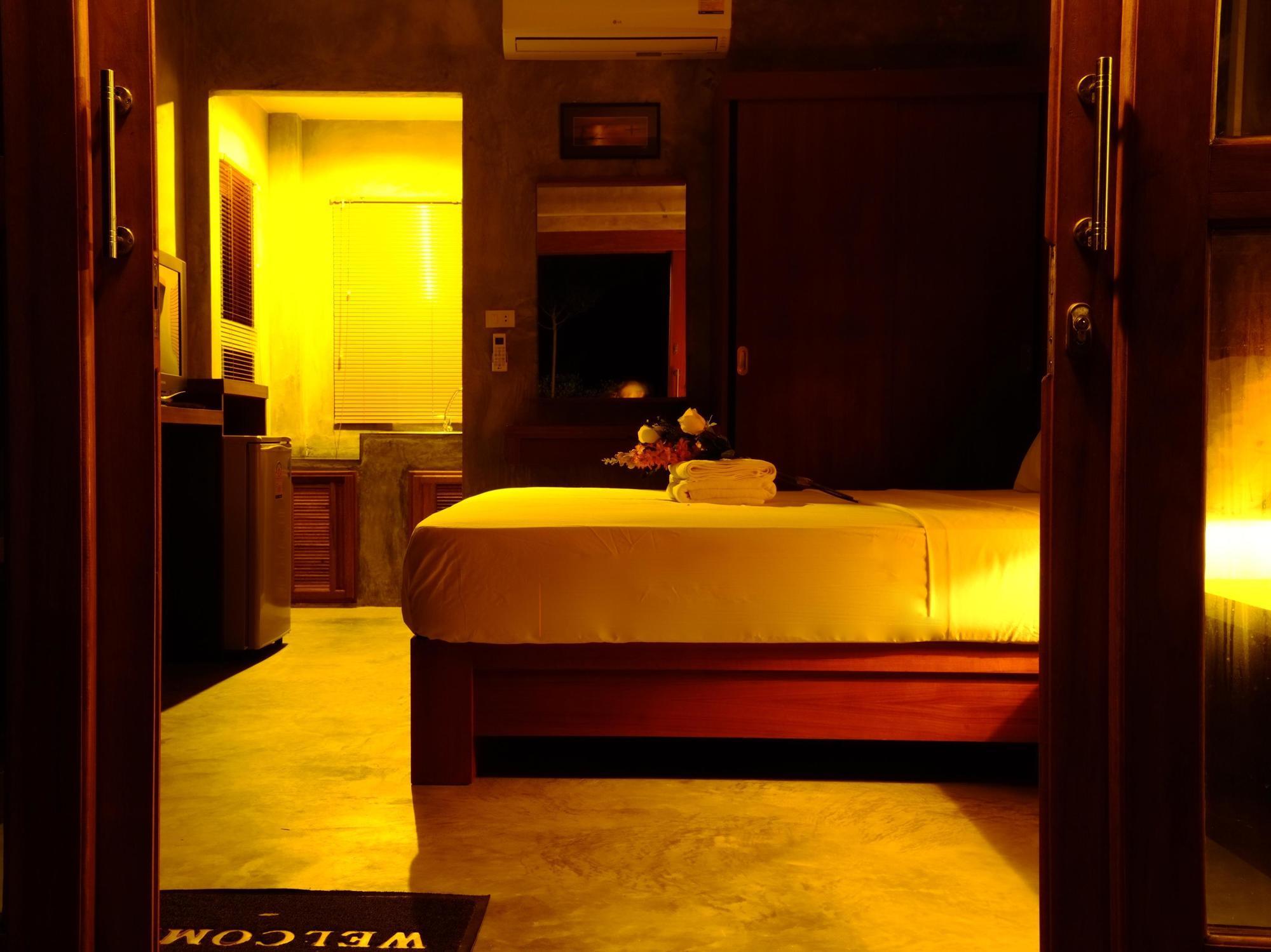 พะงัน ปาล์มบีช รีสอร์ต แอนด์ เรสเทอรองต์ Hotel เกาะพะงัน ภายนอก รูปภาพ